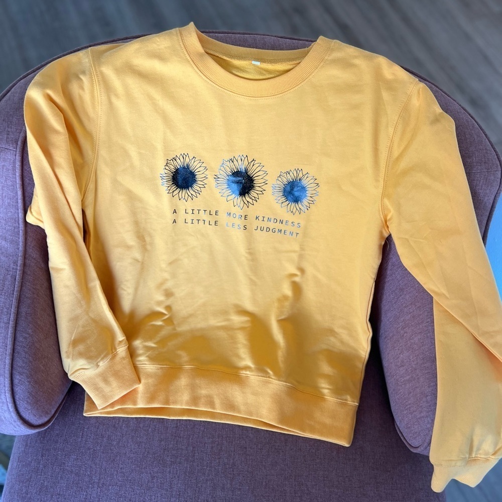 Sunflower Graphic Sweatshirt Yellow Crewneck Pullover Size M - Picture 2 of 4